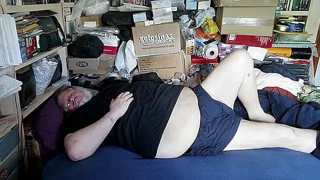 hadeszeuss2 online show from April 18, 1:56 pm