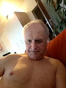 Milkasahne64 online show from October 3, 6:40 am