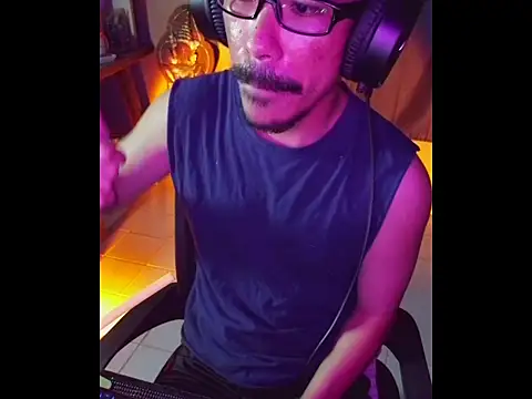 cloudyth1994 online show from June 14, 5:48 pm