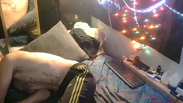 TheOneYouLove69 online show from February 19, 8:05 pm