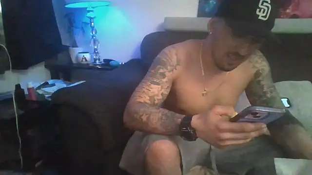 Snapshot of Antoniothedon chatting on February 10, 11:55 pm Antoniothedon online show from February 10, 11:55 pm