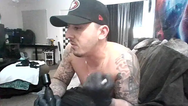 Snapshot of Antoniothedon chatting on December 18, 1:26 am Antoniothedon online show from December 18, 1:26 am
