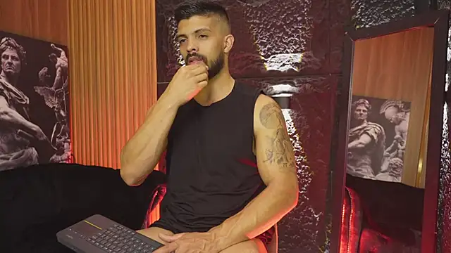 DannSaenz online show from October 2, 11:42 pm