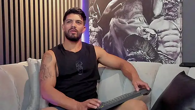 DannSaenz online show from December 9, 9:33 pm