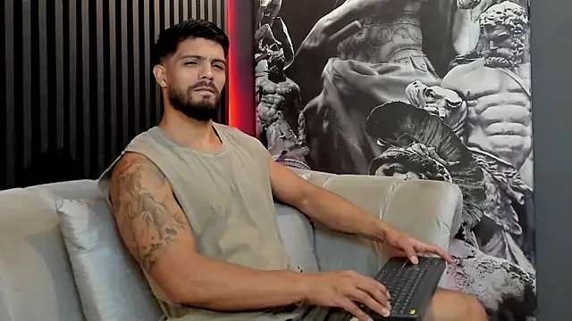 DannSaenz online show from December 20, 9:28 pm