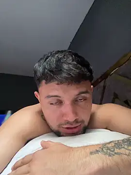 Snapshot of bruce__naughty chatting on October 19, 8:56 pm bruce naughty online show from October 19, 8:56 pm