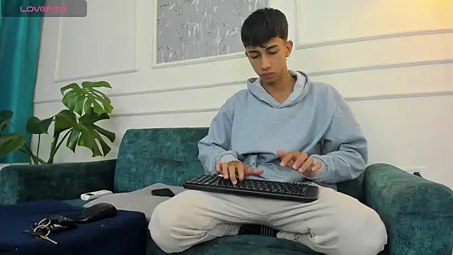 Snapshot of Lucian_Davi chatting on January 27, 12:16 pm Lucian Davi online show from January 27, 12:16 pm