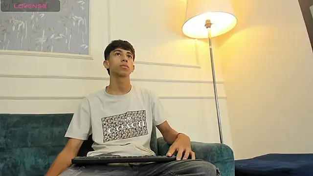 Snapshot of Lucian_Davi chatting on January 18, 12:15 pm Lucian Davi online show from January 18, 12:15 pm