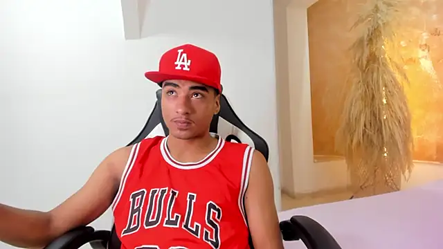 ANGEL NICOLAS online show from March 13, 9:05 pm