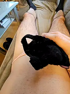 MaxAngie online show from December 22, 1:00 pm