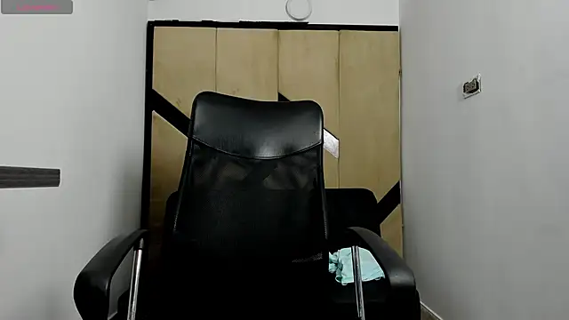 Snapshot of danielclarton1 chatting on February 5, 11:39 pm danielclarton1 online show from February 5, 11:39 pm