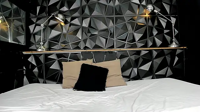 Snapshot of danielclarton1 chatting on January 5, 6:13 pm danielclarton1 online show from January 5, 6:13 pm