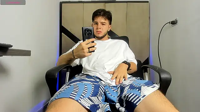 Snapshot of danielclarton1 chatting on February 19, 3:16 pm danielclarton1 online show from February 19, 3:16 pm