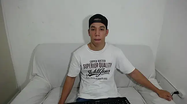 Snapshot of ethan_noir chatting on February 14, 7:54 pm ethan noir online show from February 14, 7:54 pm