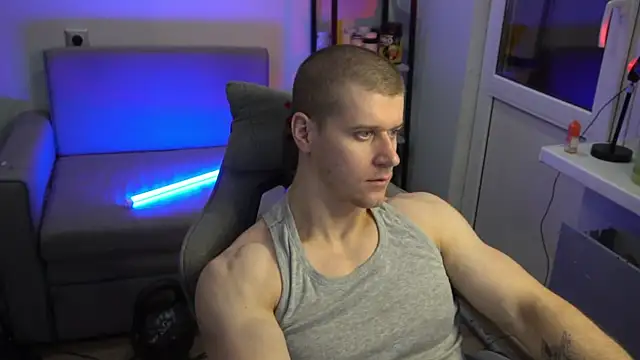 Snapshot of Bruno_Banani chatting on September 20, 7:14 pm Bruno Banani online show from September 20, 7:14 pm