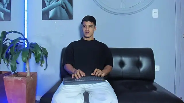 Snapshot of Rob_saenz_ chatting on March 14, 10:15 pm Rob saenz online show from March 14, 10:15 pm