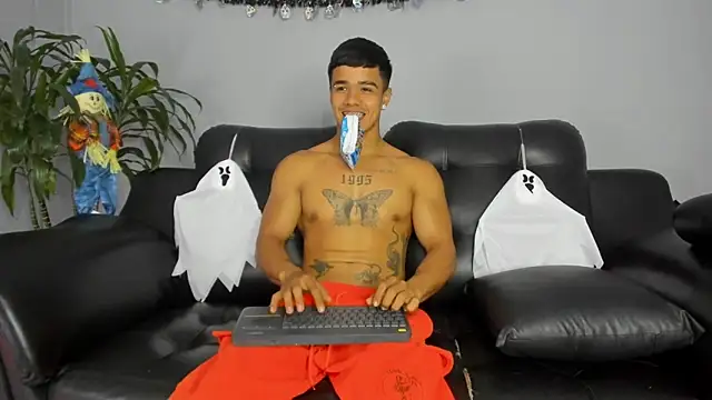 Snapshot of Rob_saenz_ chatting on October 18, 3:39 pm Rob saenz online show from October 18, 3:39 pm