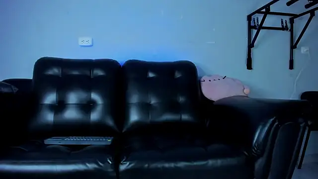 Snapshot of Rob_saenz_ chatting on February 19, 1:39 pm Rob saenz online show from February 19, 1:39 pm