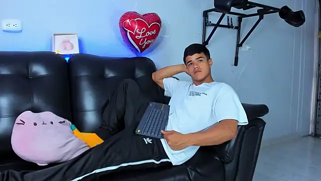 Snapshot of Rob_saenz_ chatting on February 13, 1:15 pm Rob saenz online show from February 13, 1:15 pm