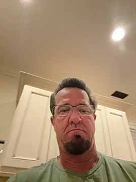 sluttydylan online show from November 18, 3:32 am