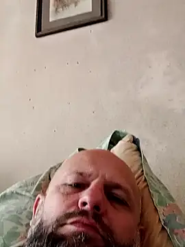 Snapshot of AlexandruCsaba chatting on March 21, 9:45 am AlexandruCsaba online show from March 21, 9:45 am