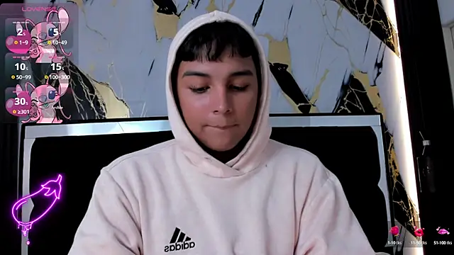 Snapshot of Seductivo_jr chatting on February 5, 2:37 pm Seductivo jr online show from February 5, 2:37 pm