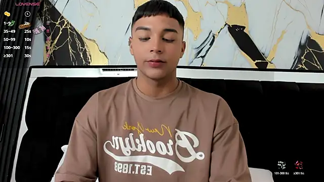 Snapshot of Seductivo_jr chatting on October 22, 5:11 am Seductivo jr online show from October 22, 5:11 am