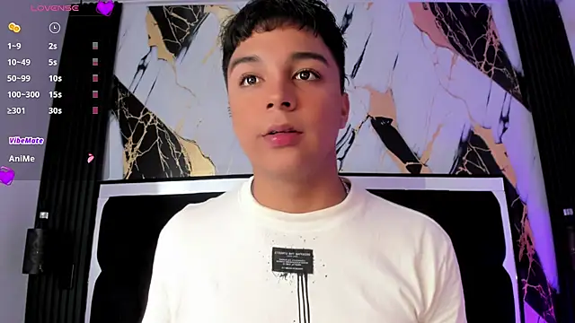 Snapshot of Seductivo_jr chatting on March 21, 3:01 am Seductivo jr online show from March 21, 3:01 am