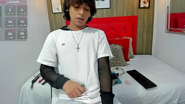 Snapshot of axel_ps chatting on March 18, 10:04 pm axel ps online show from March 18, 10:04 pm