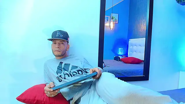 Andrey u92 online show from February 13, 4:43 am