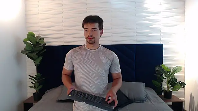 Ian Daviz online show from December 5, 8:02 pm