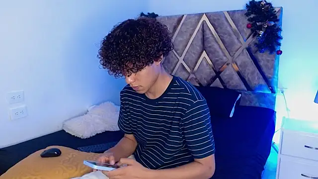 nickolas moon online show from December 25, 4:12 am