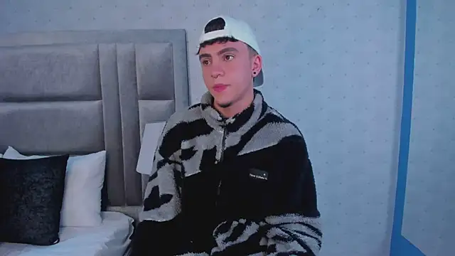 Snapshot of BrannTaylor chatting on October 18, 12:21 pm BrannTaylor online show from October 18, 12:21 pm