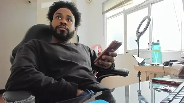 KaelMoreau online show from December 13, 3:11 pm