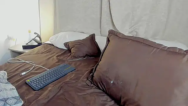Snapshot of dafboy1 chatting on October 20, 4:05 am dafboy1 online show from October 20, 4:05 am