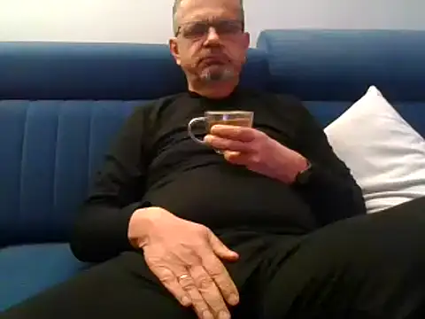 axecoman60 online show from February 17, 7:53 pm