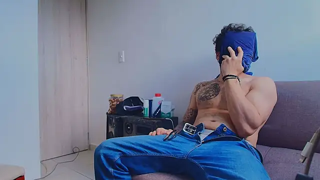 thomas gun online show from April 21, 7:20 pm