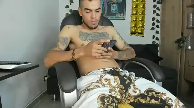 mikee scooth online show from December 26, 8:00 pm