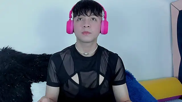 Snapshot of Bragam_Stiven chatting on February 22, 10:48 pm Bragam Stiven online show from February 22, 10:48 pm