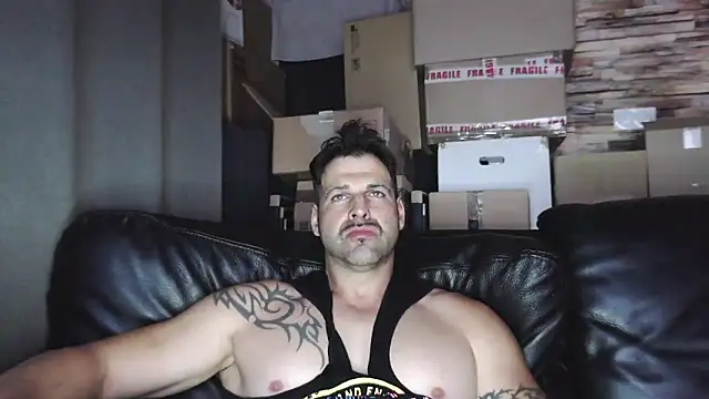 XxBigboybandxX online show from April 18, 7:07 pm