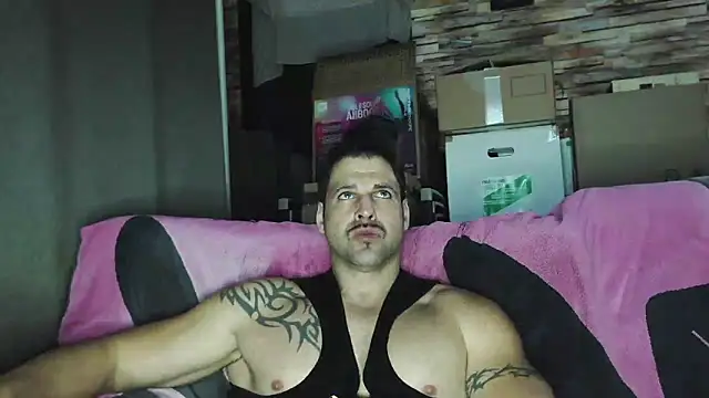 XxBigboybandxX online show from February 18, 4:37 pm