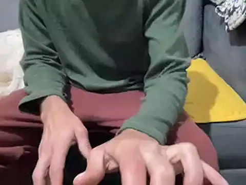 4small4inchlol online show from February 5, 1:33 pm