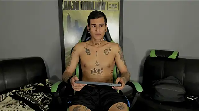 Snapshot of jamesinked_ chatting on March 1, 2:04 am jamesinked  online show from March 1, 2:04 am