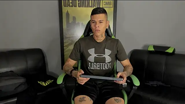 Snapshot of jamesinked_ chatting on December 21, 12:31 am jamesinked  online show from December 21, 12:31 am