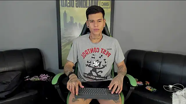Snapshot of jamesinked_ chatting on December 15, 3:53 pm jamesinked  online show from December 15, 3:53 pm