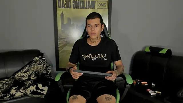 Snapshot of jamesinked_ chatting on January 26, 2:03 am jamesinked  online show from January 26, 2:03 am
