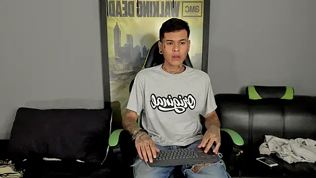 Snapshot of jamesinked_ chatting on March 21, 4:18 pm jamesinked  online show from March 21, 4:18 pm