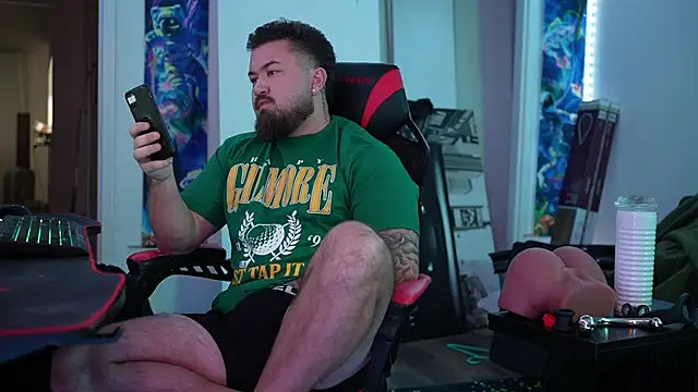 B The Creator X online show from February 4, 11:44 pm