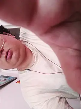 beautiful hands  online show from April 27, 9:20 pm