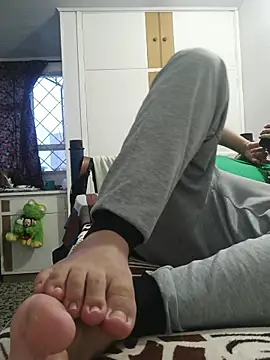 beautiful hands  online show from March 26, 11:09 pm